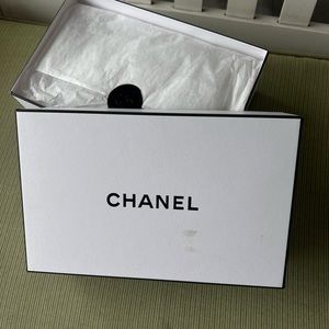 Chanel Medium Box